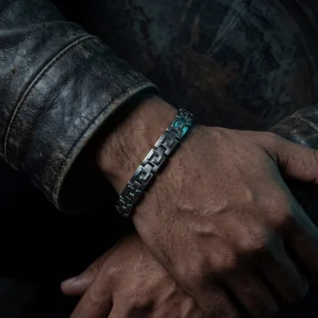 Steel Core Bileklik – detay görünümü